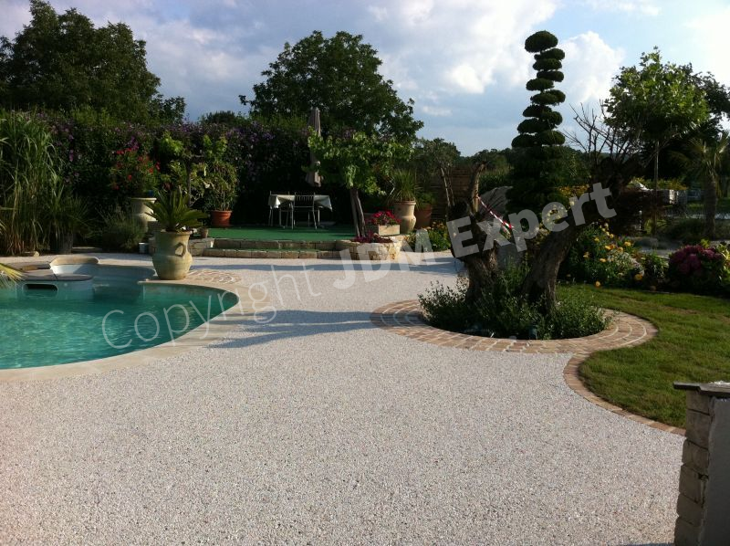 Terrasse de piscine blanc lez